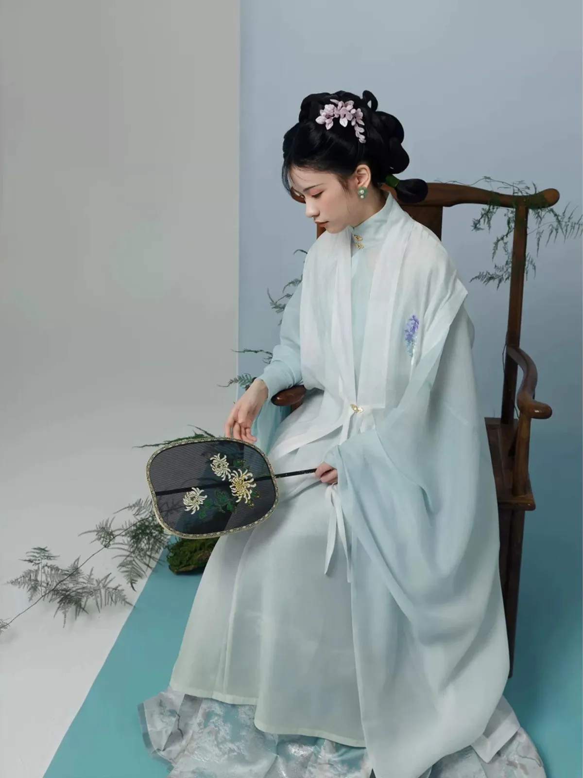 Pine & Snow 有松雪 Late Ming Dynasty Embroidered Bijia Aoqun Set
